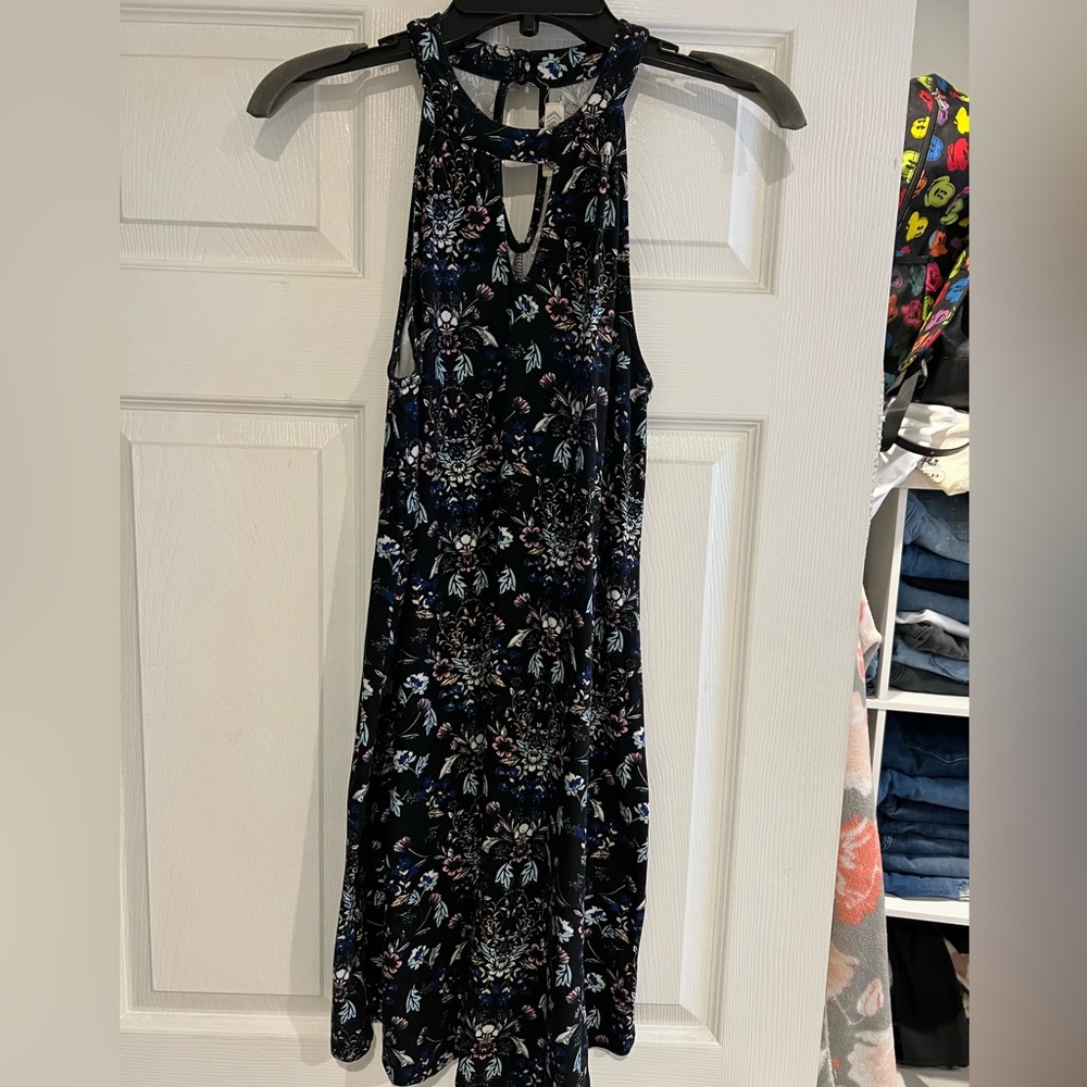 Keyhole detail dress